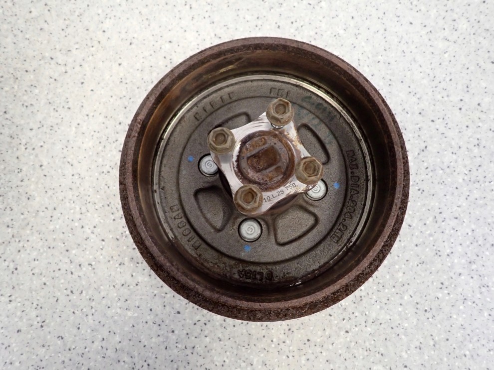 NISSAN MICRA K13 10- BĘBEN HAMULCOWY KORONKA MAGNETYCZNA CZOP 5/7