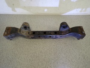 KIA SORENTO I 02-07 2.5 DIESEL BELKA POD SILNIK ZAWIESZENIA 2/7 MINIATURA