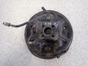 NISSAN MICRA K13 10- TARCZA KOTWICZNA TYLNA PRAWA SZCZĘKI 3/3 MINIATURA