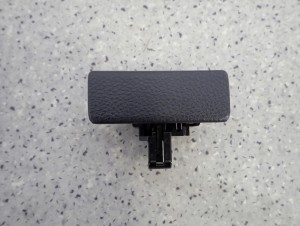 SUZUKI SWIFT MK7 10- ZAMEK SCHOWKA PASAŻERA W KABINIE