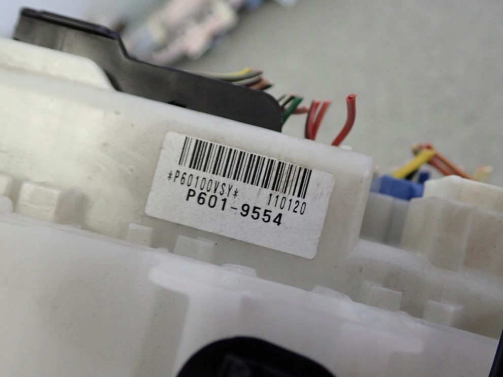 SUZUKI SWIFT MK7 10- 1.2I PUSZKA BEZPIECZNIKÓW 4/6