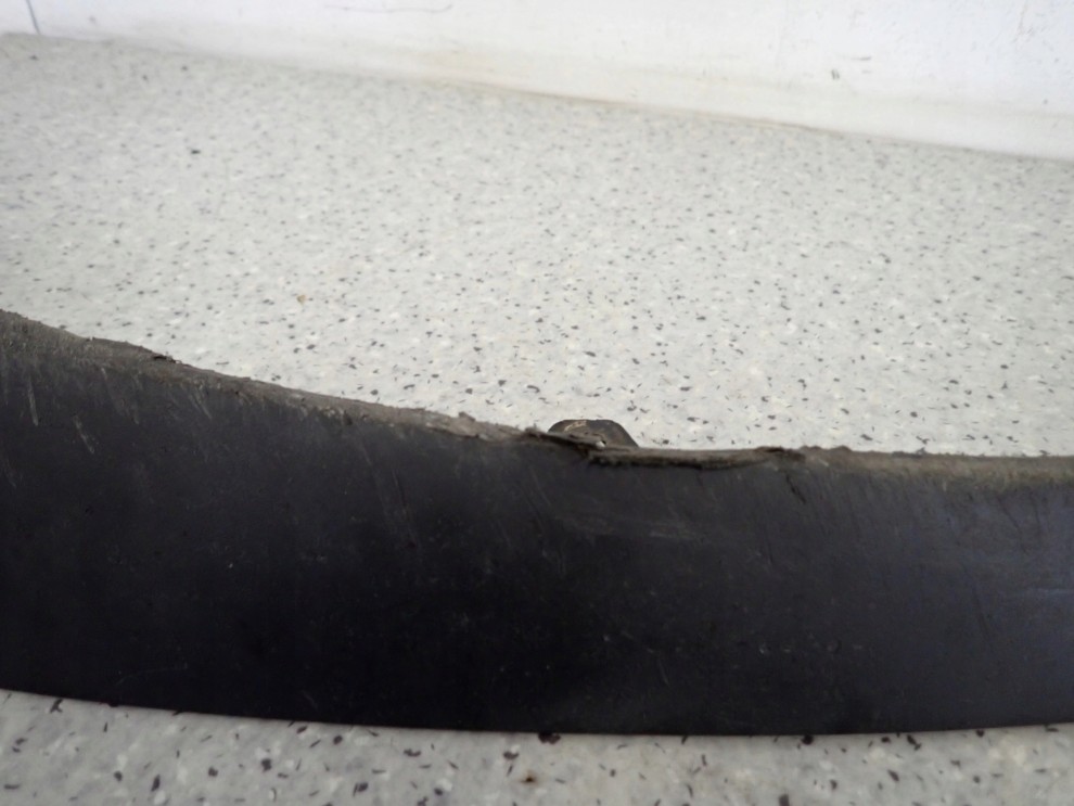 TOYOTA AVENSIS T25 02- LISTWA ZDERZAKA PRZEDNIA LEWA 6/12