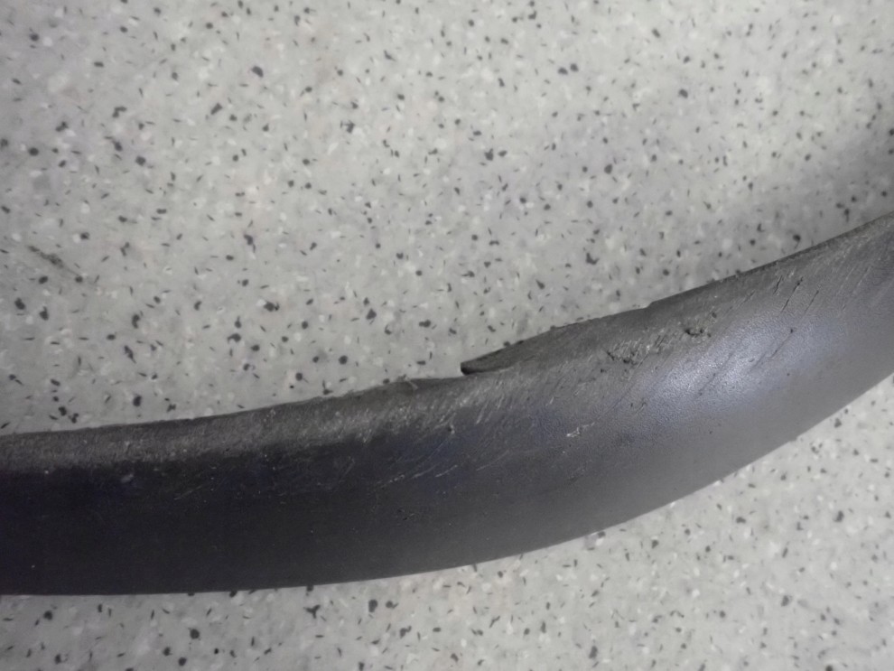 TOYOTA AVENSIS T25 02- LISTWA ZDERZAKA PRZEDNIA PRAWA 4/12