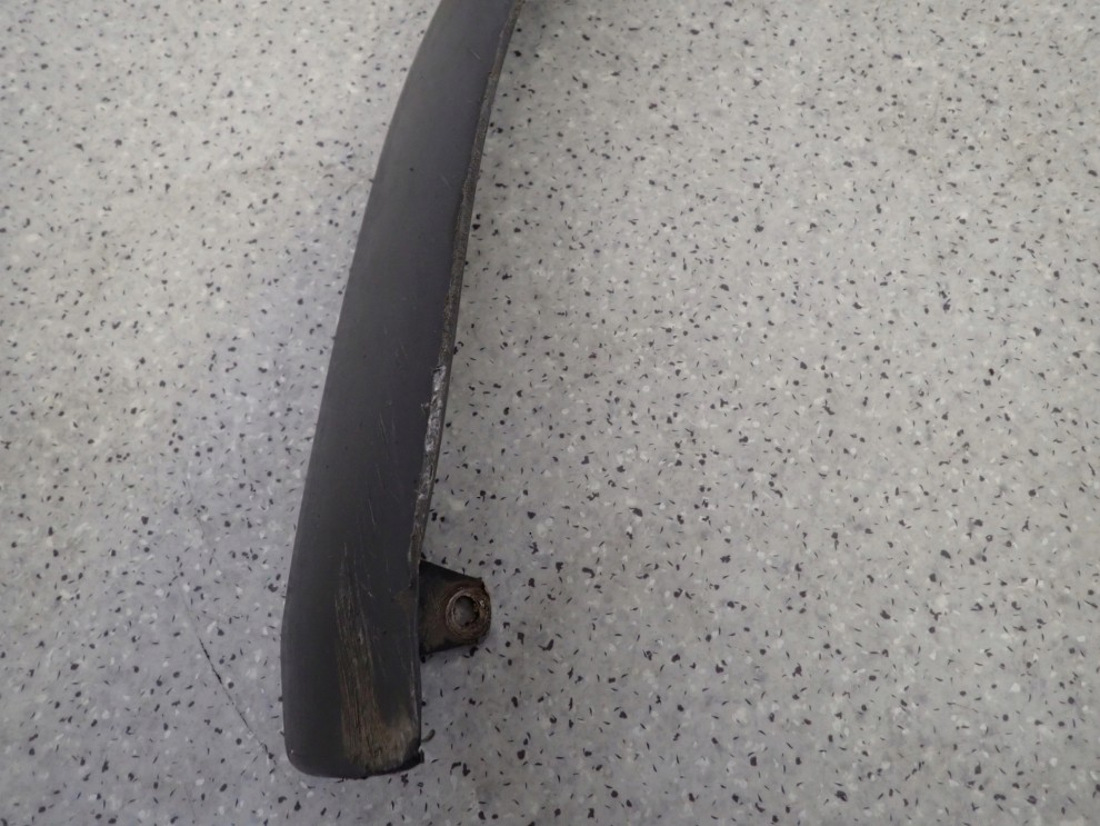 TOYOTA AVENSIS T25 02- LISTWA ZDERZAKA PRZEDNIA PRAWA 9/12