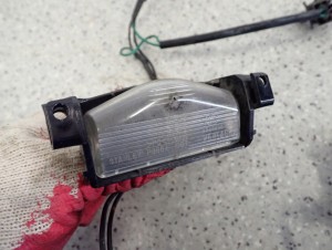 MAZDA2 MAZDA 2 08- DE LAMPKI OŚWIETLENIA TABLICY REJESTRACYJNEJ 3/4 MINIATURA