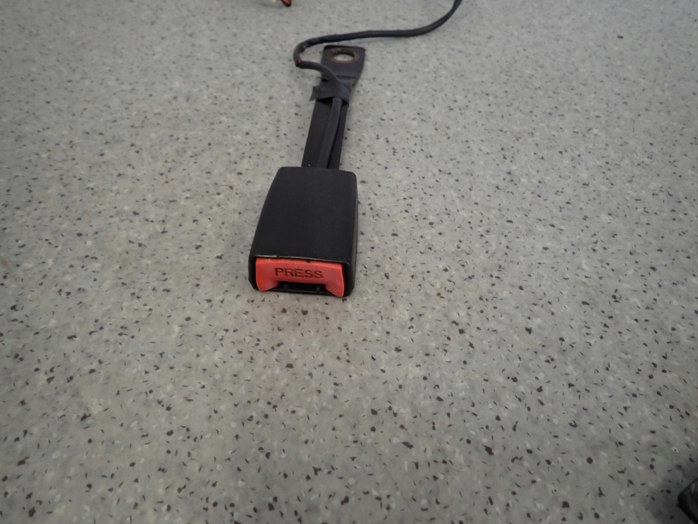 SUZUKI ALTO NISSAN PIXO 09- ZAPINKA PASA KIEROWCY PRZEDNIA LEWA 4/6