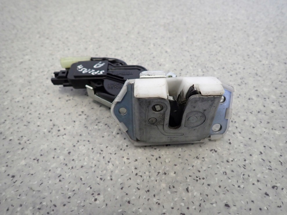 SUZUKI SPLASH 08-14 ZAMEK KLAPY BAGAŻNIKA 2/5