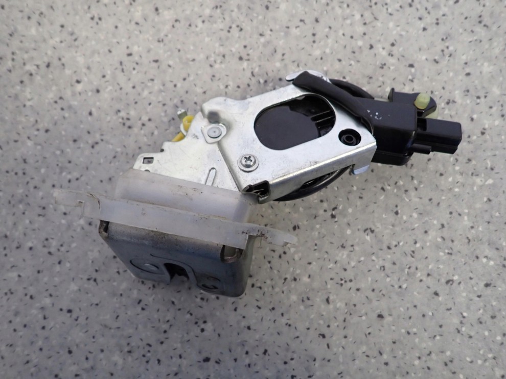 SUZUKI SPLASH 08-14 ZAMEK KLAPY BAGAŻNIKA 3/5