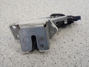 SUZUKI SPLASH 08-14 ZAMEK KLAPY BAGAŻNIKA 5/5 MINIATURA