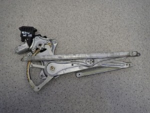 TOYOTA VERSO 09-13 PODNOŚNIK MECHANIZM SZYBY PRZEDNI PRAWY