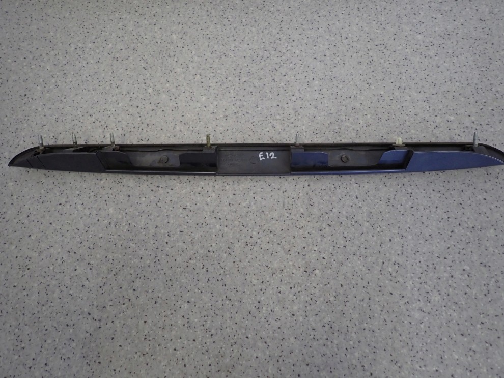 TOYOTA COROLLA E12 HB 02- LISTWA KLAPY TYLNEJ BLENDA 3/4