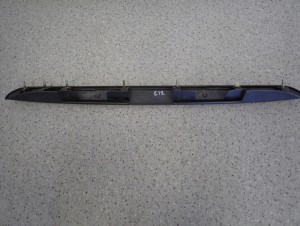 TOYOTA COROLLA E12 HB 02- LISTWA KLAPY TYLNEJ BLENDA 3/4 MINIATURA