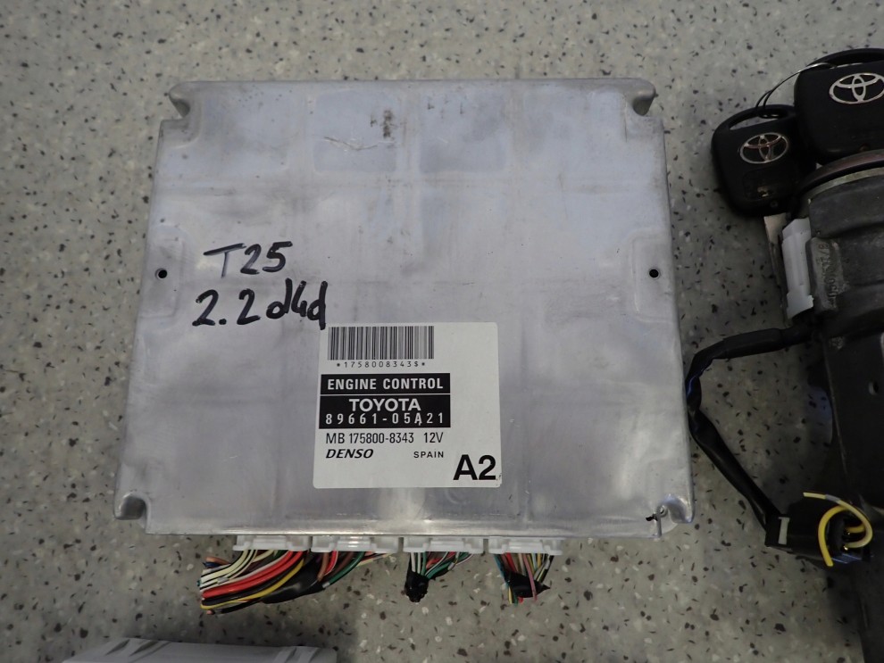 AVENSIS T25 2.2 D4D 05- ZESTAW STARTOWY KOMPUTER STACYJKA 2/5