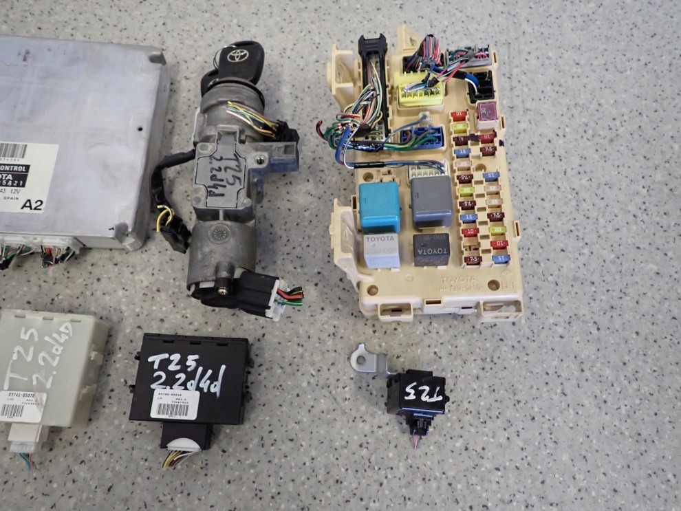 AVENSIS T25 2.2 D4D 05- ZESTAW STARTOWY KOMPUTER STACYJKA 4/5