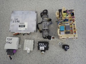 AVENSIS T25 2.2 D4D 05- ZESTAW STARTOWY KOMPUTER STACYJKA 5/5 MINIATURA