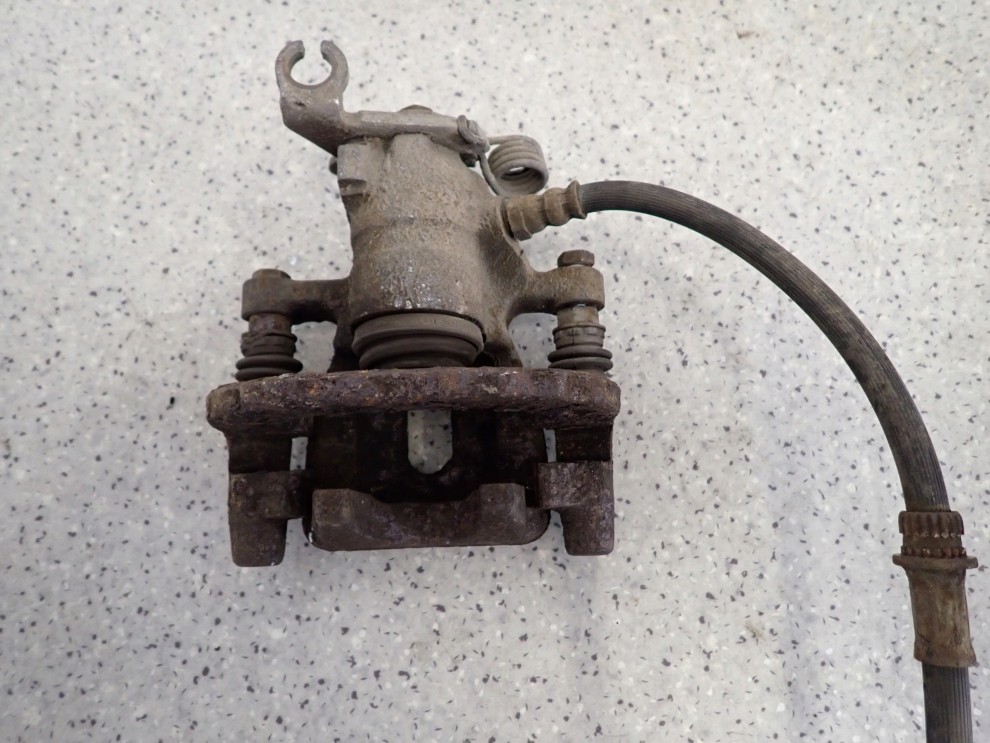 MITSUBISHI COLT CZ3 04-12 ZACISK HAMULCOWY TYLNY LEWY 3/4