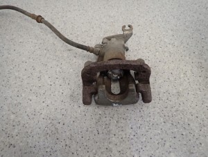 MITSUBISHI COLT CZ3 04-12 ZACISK HAMULCOWY TYLNY PRAWY 3/5 MINIATURA