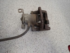 MITSUBISHI COLT CZ3 04-12 ZACISK HAMULCOWY TYLNY PRAWY 5/5 MINIATURA