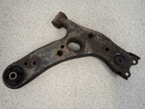 TOYOTA VERSO 09-13 WAHACZ PRZEDNI LEWY 2/2 MINIATURA