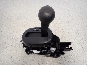 NISSAN MICRA K13 13- LEWAREK DŹWIGNIA ZMIANY BIEGÓW AUTOMAT 5/7 MINIATURA