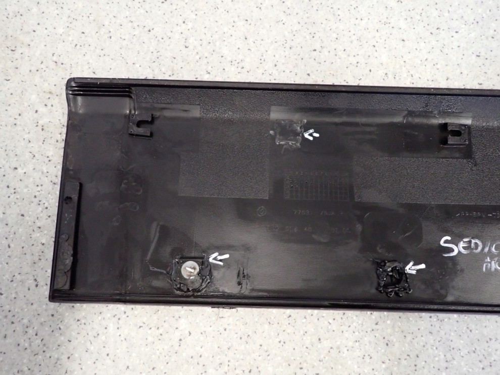 FIAT SEDICI 06-13 LISTWA DRZWI TYLNA PRAWA 6/12