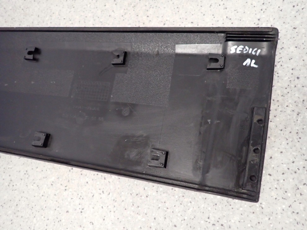 FIAT SEDICI 06-13 LISTWA DRZWI TYLNA LEWA 6/9