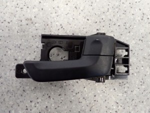 KIA SPORTAGE II 04-10 KLAMKA WEWNĘTRZNA PRZEDNIA PRAWA 2/4 MINIATURA