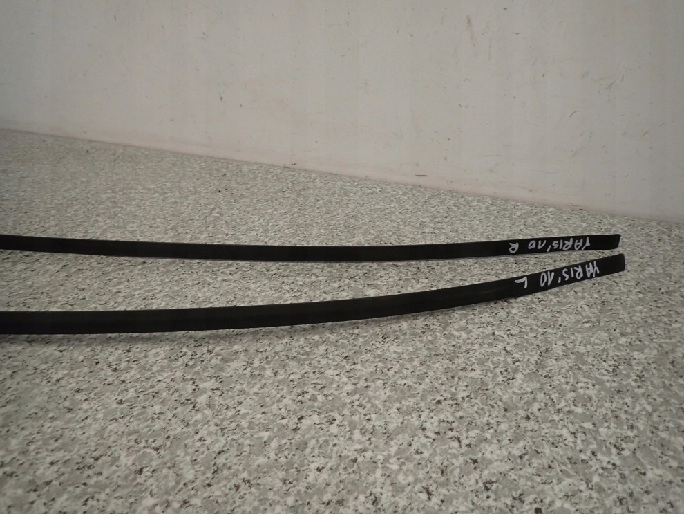 TOYOTA YARIS II 06-11 LISTWA DACHOWA PRAWA 2/3