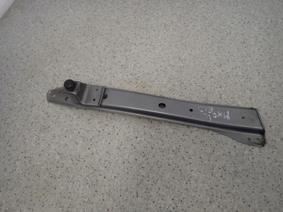 SUZUKI SWIFT MK7 10- WSPORNIK OKULAR PASA PRZEDNIEGO LEWY 1/9