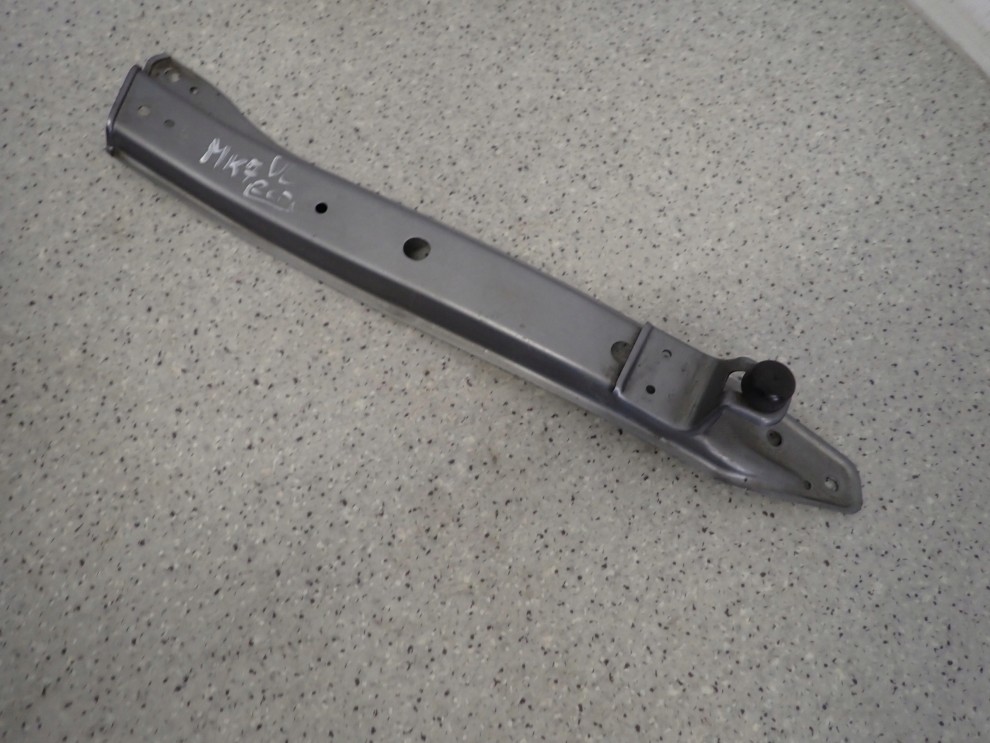 SUZUKI SWIFT MK7 10- WSPORNIK OKULAR PASA PRZEDNIEGO LEWY 5/9