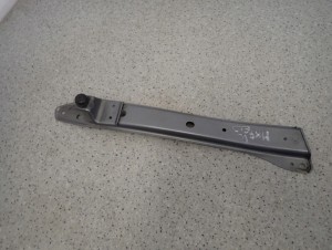 SUZUKI SWIFT MK7 10- WSPORNIK OKULAR PASA PRZEDNIEGO LEWY