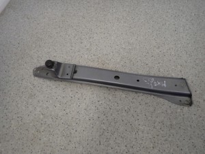 SUZUKI SWIFT MK7 10- WSPORNIK OKULAR PASA PRZEDNIEGO LEWY 2/9 MINIATURA