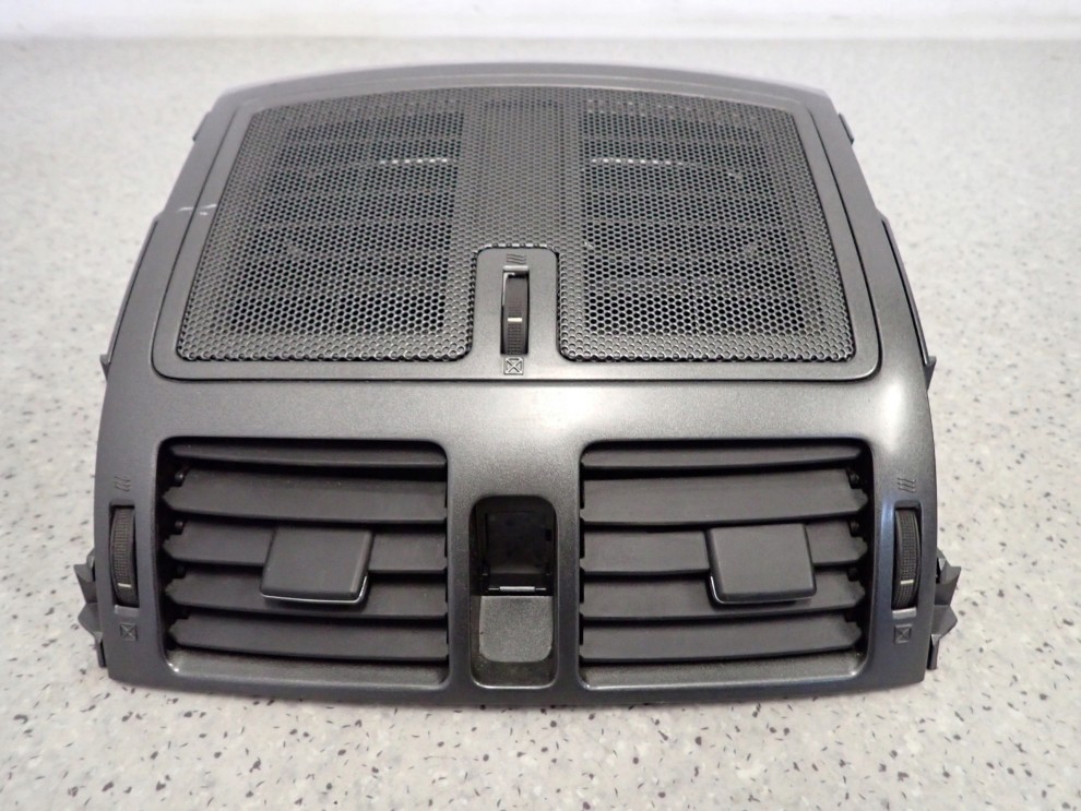 TOYOTA AURIS LIFT 10-12 KRATKA NAWIEWU ŚRODKOWA 1/4