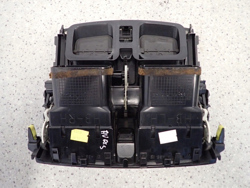 TOYOTA AURIS LIFT 10-12 KRATKA NAWIEWU ŚRODKOWA 3/4