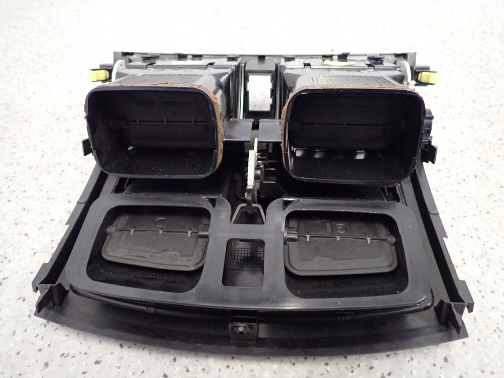 TOYOTA AURIS LIFT 10-12 KRATKA NAWIEWU ŚRODKOWA 4/4