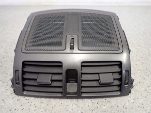 TOYOTA AURIS LIFT 10-12 KRATKA NAWIEWU ŚRODKOWA