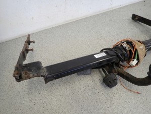 NISSAN NOTE E11 06-12 HAK HOLOWNICZY 2/8 MINIATURA