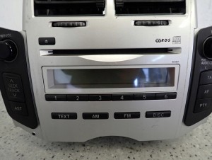 TOYOTA YARIS II 06-09 RADIO FABRYCZNE EUROPA 2/15 MINIATURA