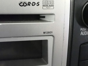 TOYOTA YARIS II 06-09 RADIO FABRYCZNE EUROPA 4/15 MINIATURA