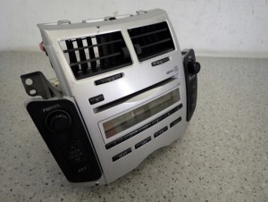 TOYOTA YARIS II 06-09 RADIO FABRYCZNE EUROPA 9/15 MINIATURA