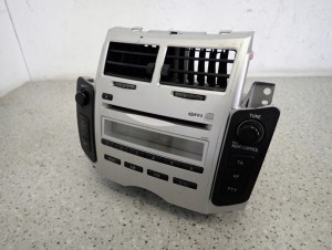TOYOTA YARIS II 06-09 RADIO FABRYCZNE EUROPA 10/15 MINIATURA