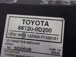 TOYOTA YARIS II 06-09 RADIO FABRYCZNE EUROPA 14/15 MINIATURA