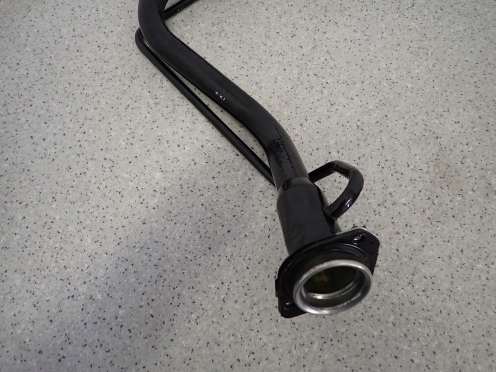 SUZUKI SWIFT 04-10 RURA WLEWU PALIWA BENZYNA 6/8