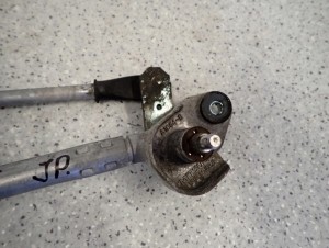 SUZUKI SWIFT 04- MK6 JS MECHANIZM WYCIERACZEK PRZÓD 3/5 MINIATURA