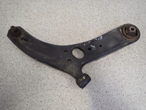 KIA RIO IIi 11-14 WAHACZ PRZEDNI PRAWY 3/4 MINIATURA