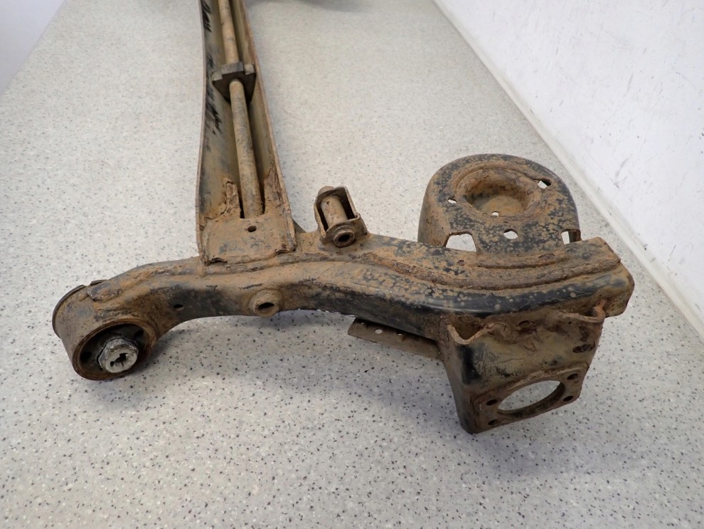 KIA VENGA HYUNDAI IX20 09- BELKA ZAWIESZENIA TYLNEGO 9/11