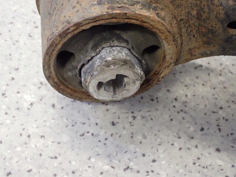 KIA VENGA HYUNDAI IX20 09- BELKA ZAWIESZENIA TYLNEGO 11/11