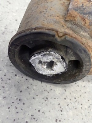 KIA VENGA HYUNDAI IX20 09- BELKA ZAWIESZENIA TYLNEGO 7/11 MINIATURA