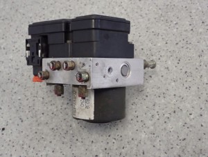 SUZUKI SWIFT 04-09 POMPA ABS 62J0 4/5 MINIATURA