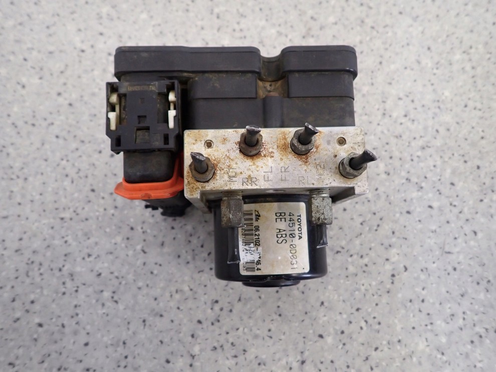 TOYOTA YARIS II 06- POMPA ABS-u 44510-0D031 2/7